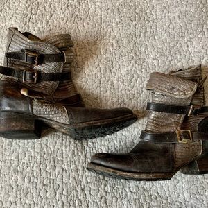 Freebird by Steve Madden size 9 Brown Distressed Booties